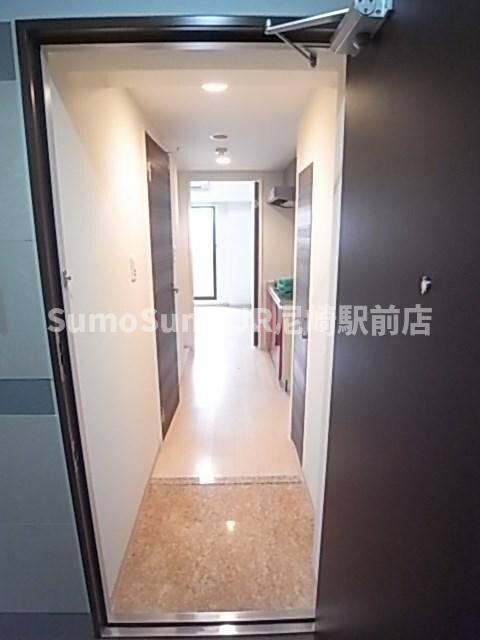 物件内観写真2　(収納もある玄関です)