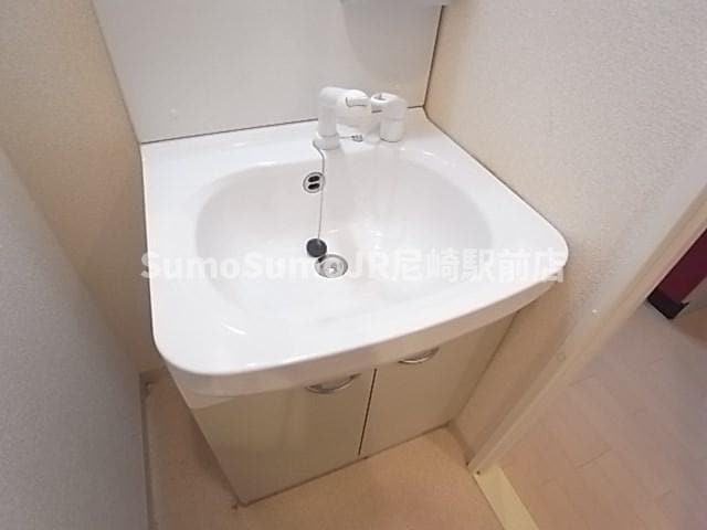 物件内観写真20　(独立洗面台で身支度をすべて済ませてしまいましょう)