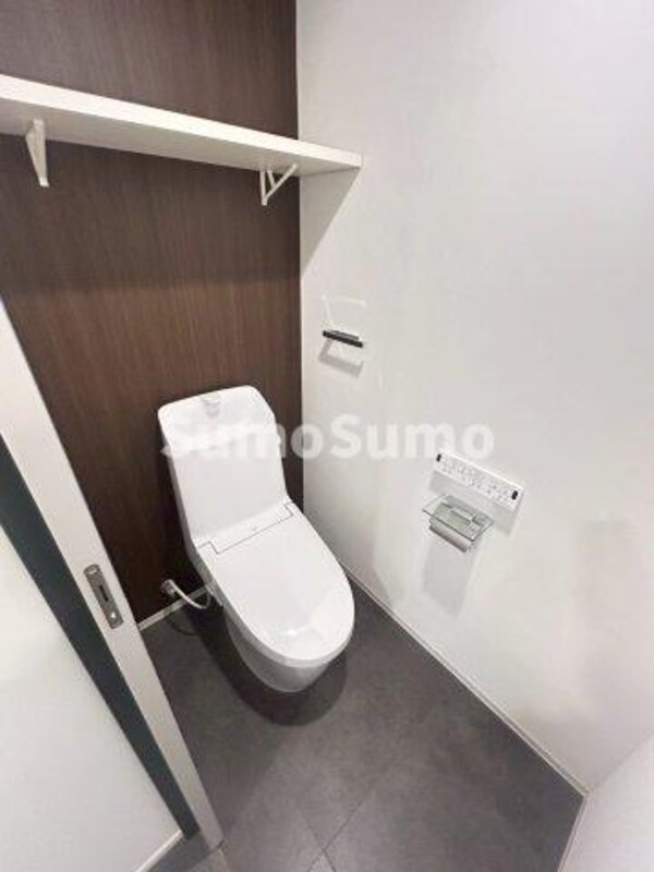 トイレ(落ち着いた色調のトイレです)