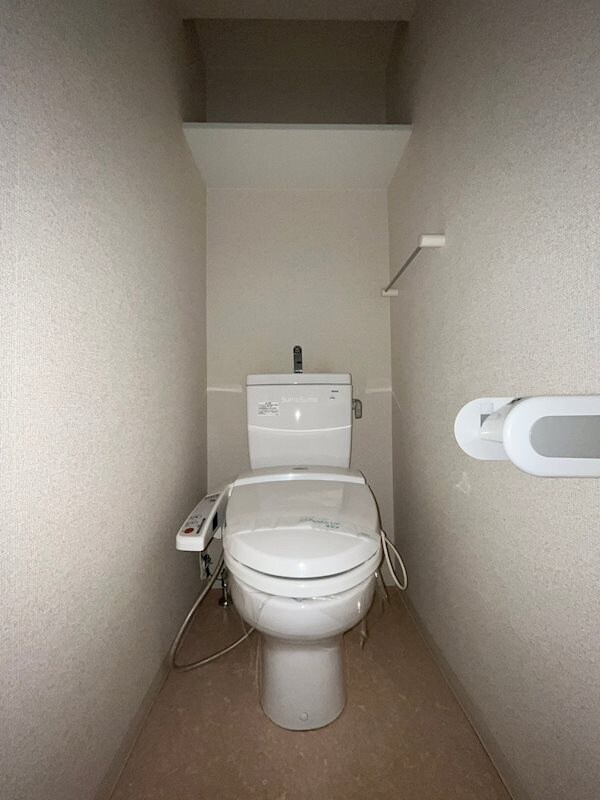 トイレ(落ち着いた色調のトイレです)