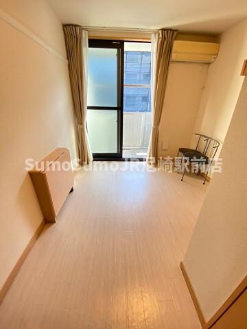 物件内観写真3　(リビングです)