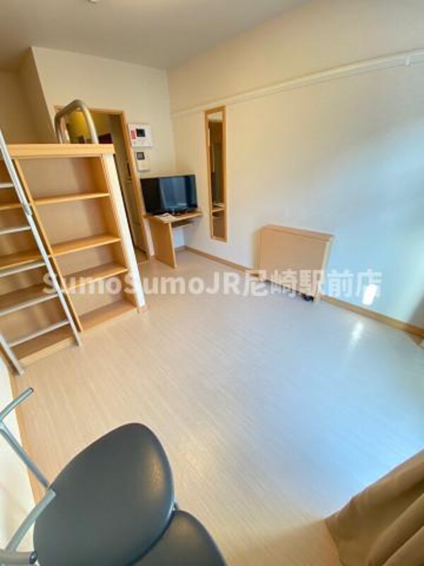 居室(ゆったり過ごせる居間です)