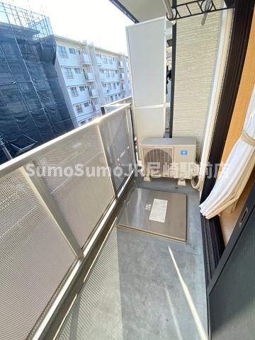 物件内観写真19　(バルコニーからの眺めを楽しみながら食事をしませんか)