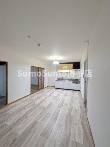 物件内観写真7　(ゆったり過ごせるリビングです)