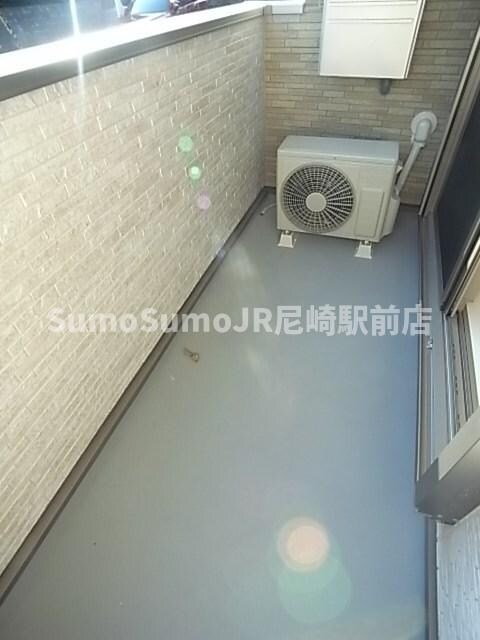 物件内観写真8　(暖かな日差しのふりそそぐバルコニー)