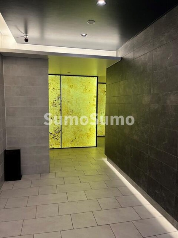 エントランス(ゆとりのあるエントランスです)