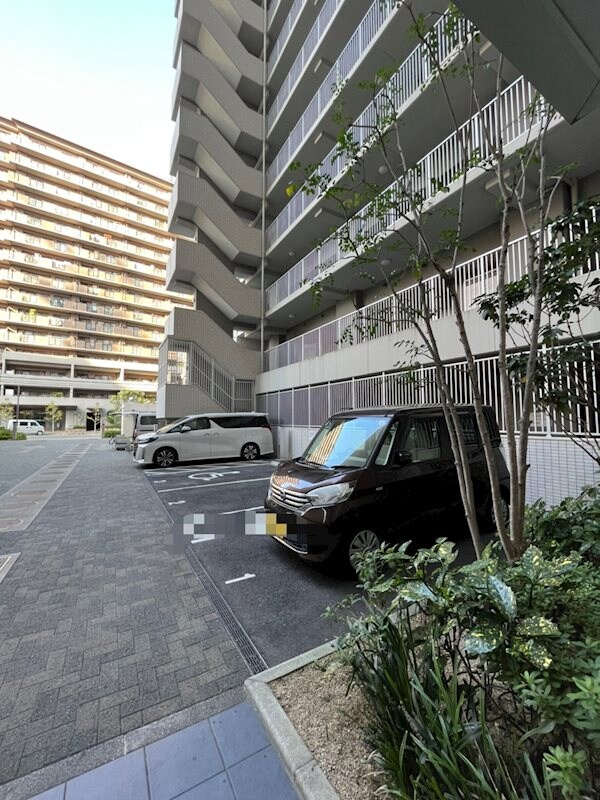 駐車場(車をお持ちの方に嬉しい駐車場付きの物件です)
