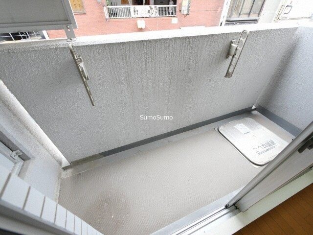 物件内観写真8　(外からの目が気にならないバルコニーで洗濯物が干せます)