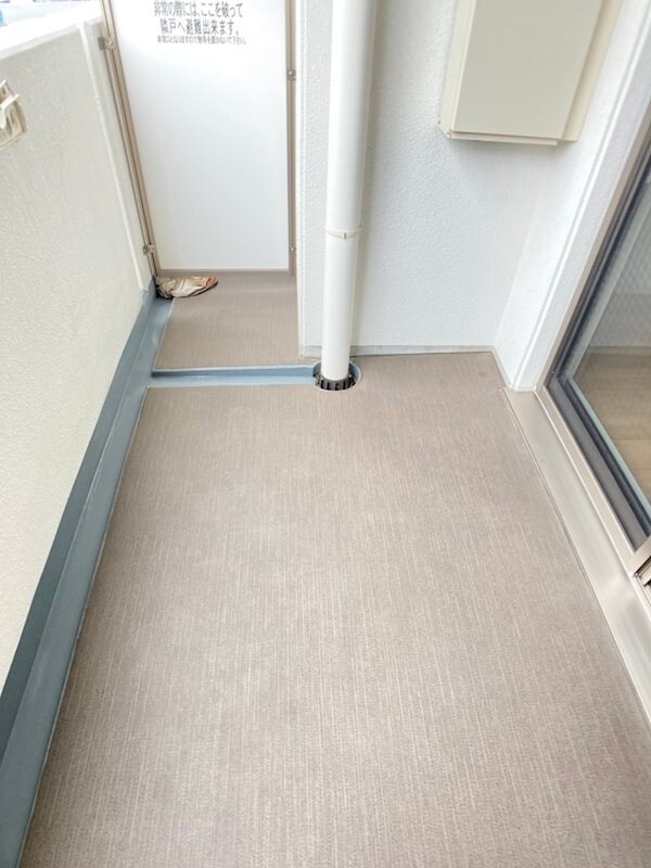 バルコニー(外からの目が気にならないバルコニーで洗濯物が干せます)