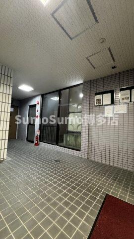 物件外観写真2　(落ち着いたロビーです)