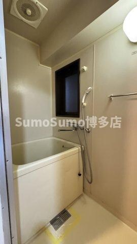 物件内観写真7　(日々の疲れを癒すお風呂付です)