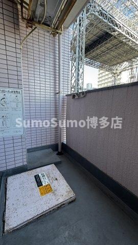 物件内観写真10　(バルコニーからの眺めを楽しみながら食事をしませんか)