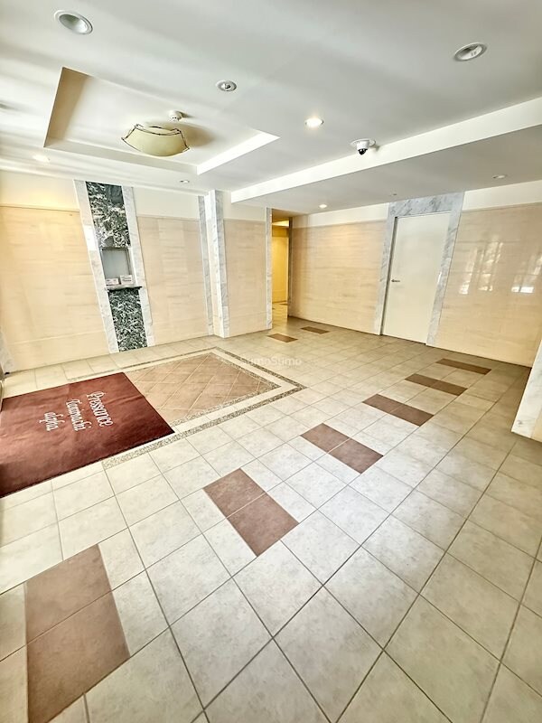 物件外観写真3　(ゆとりのあるロビーです)