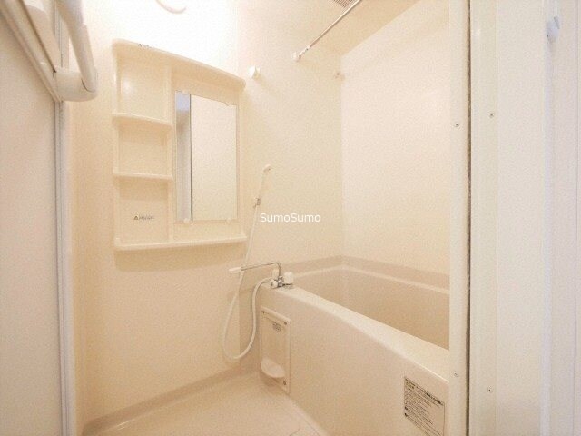 物件内観写真9　(落ち着いた空間のお風呂です)