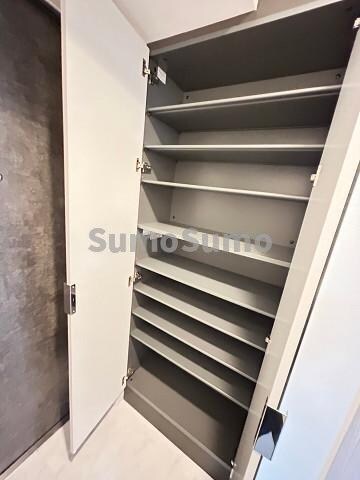 物件内観写真4　(小物を収納するのに便利です)