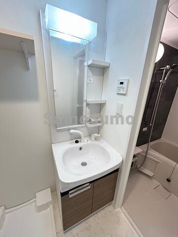 物件内観写真10　(忙しい朝には欠かせない洗面所です)