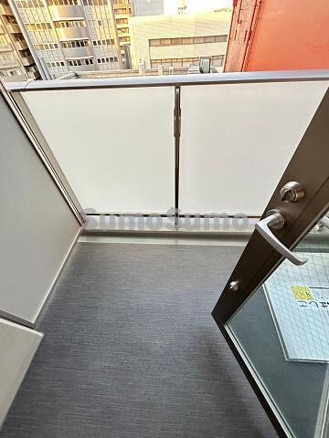 物件内観写真19　(暖かな日差しのふりそそぐバルコニー)