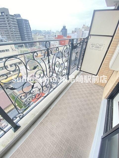 物件内観写真7　(暖かな日差しのふりそそぐバルコニー)