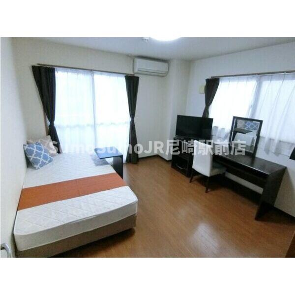 物件内観写真3　(開放的な寝室です)