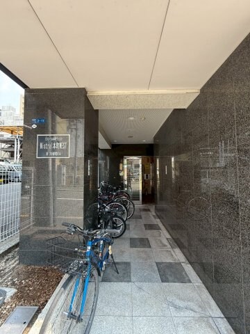 物件外観写真2　(清潔なエントランスです)