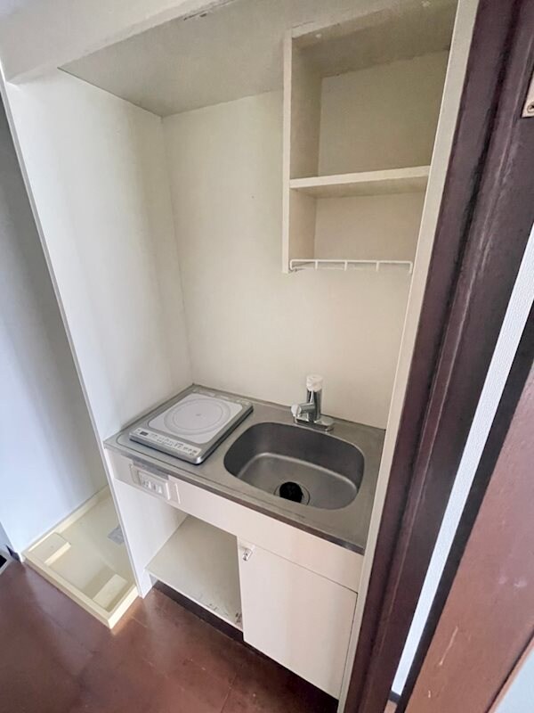 物件内観写真6　(コンパクトなキッチンで掃除もラクラク)