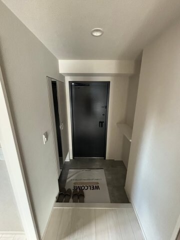 物件内観写真4　(収納もある玄関です)