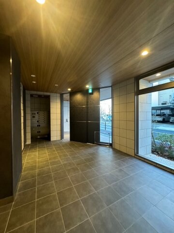 物件外観写真3　(ゆとりのあるロビーです)