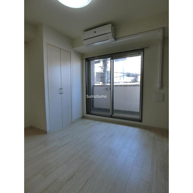 物件内観写真5　(ゆったりとしたリビングです)