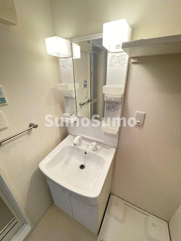 物件内観写真15　(明るい洗面所です)