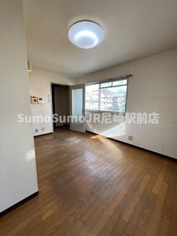 寝室(使い勝手のいい寝室です)