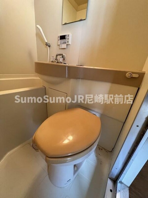 トイレ(コンパクトで使いやすいトイレです)