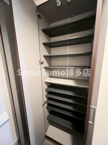 物件内観写真4　(小物を収納するのに便利です)