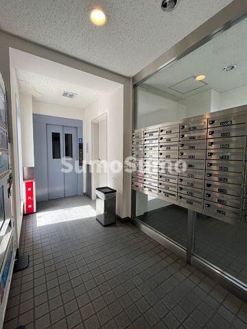 物件外観写真3　(清潔なロビーです)