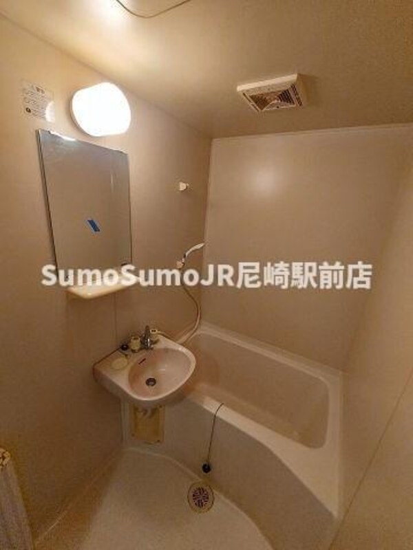 洗面・脱衣所(明るい洗面所です)