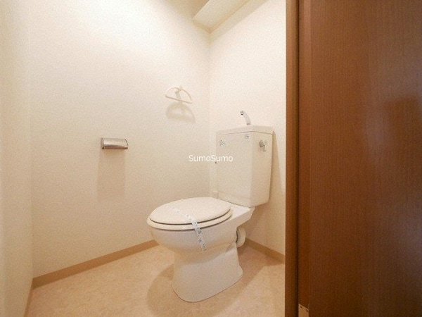 トイレ(コンパクトで使いやすいトイレです)