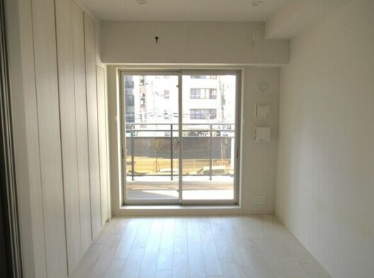 物件内観写真7　(開放的な寝室です)