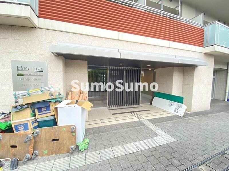 物件外観写真2　(ゆとりのあるエントランスです)