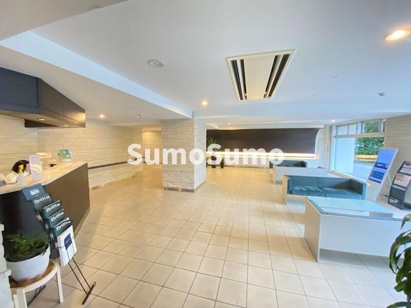 物件外観写真3　(ゆとりのあるロビーです)