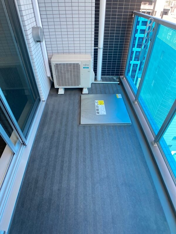 物件内観写真9　(開放的で明るい空間を演出してくれるバルコニーです)