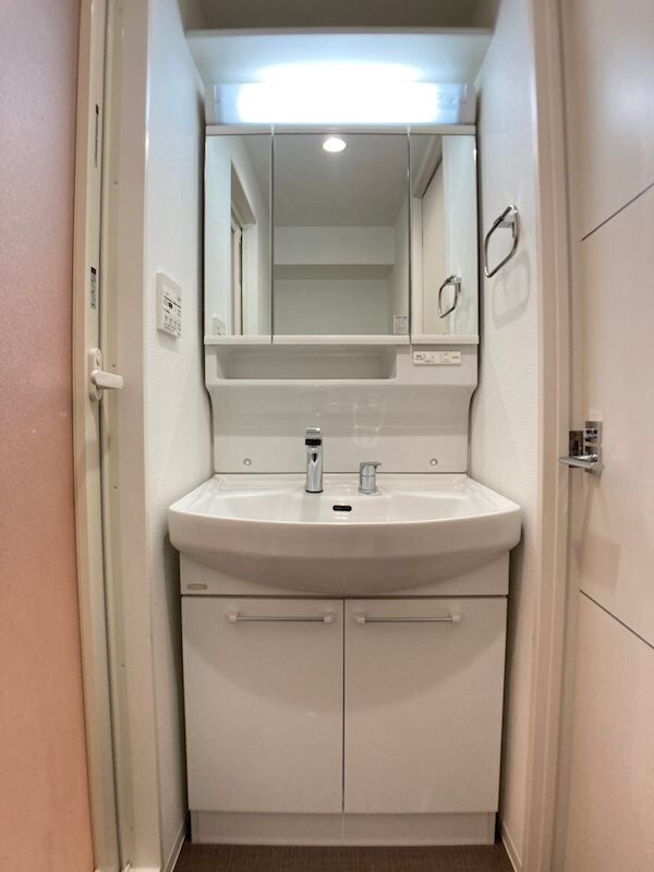 洗面・脱衣所(広い洗面スペース)