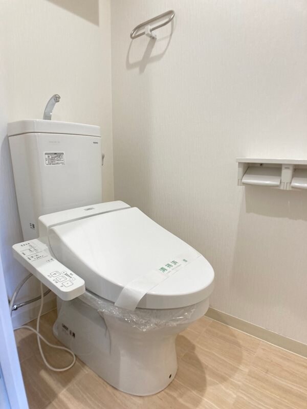 物件内観写真11　(ゆったりとした空間のトイレです)