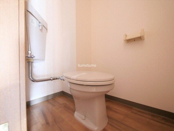 トイレ(落ち着いた色調のトイレです)