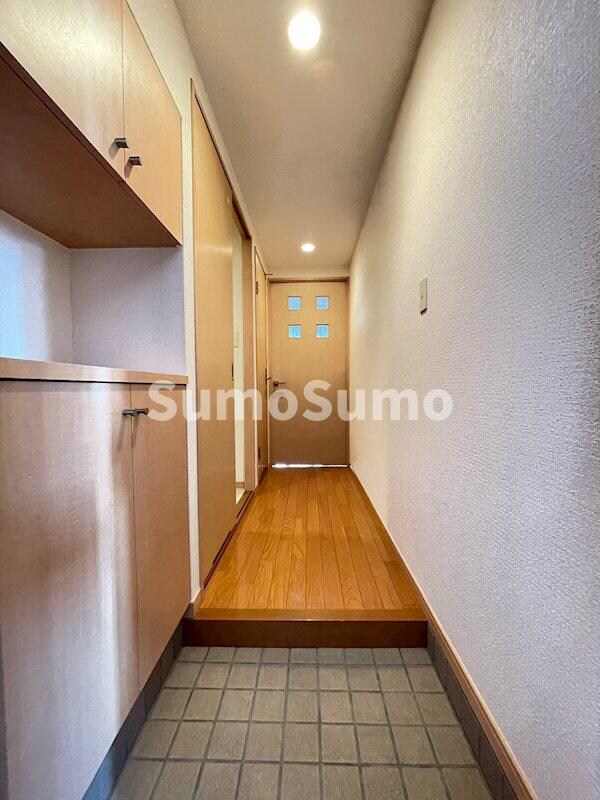 物件内観写真4　(落ち着いた玄関です)