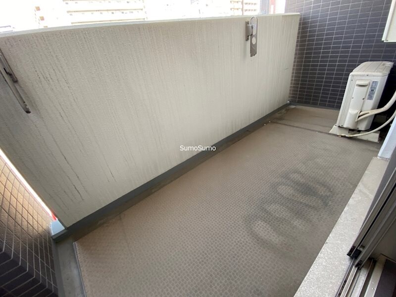 物件内観写真11　(外からの目が気にならないバルコニーで洗濯物が干せます)