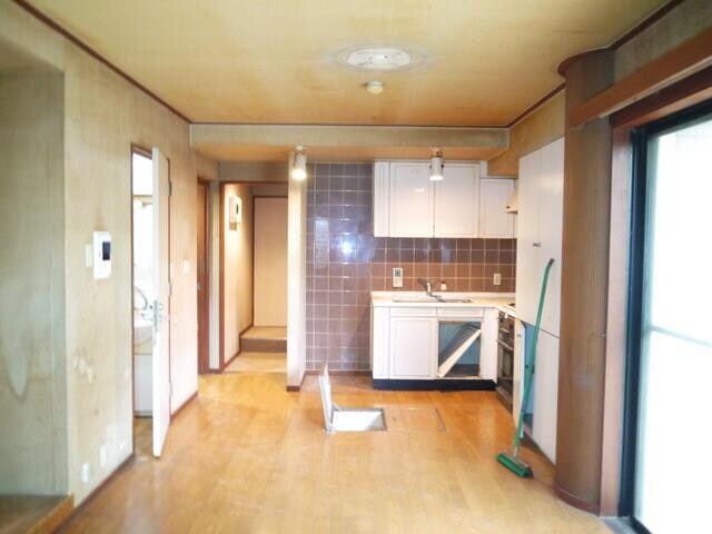 物件内観写真4　(リフォーム前となります。)