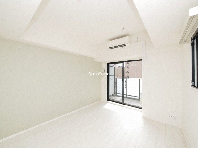 物件内観写真7　(開放的な寝室です)