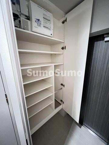 物件内観写真4　(収納豊富です)