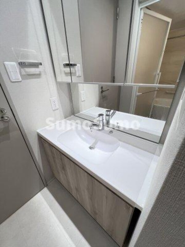 洗面・脱衣所(明るい洗面所です)