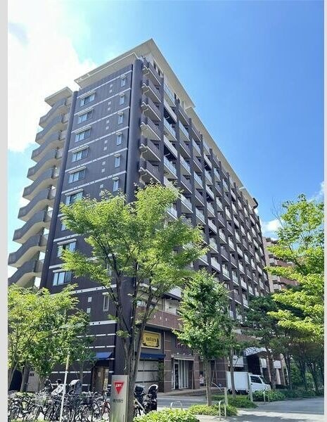 ロイヤルパークス桃坂の物件外観写真