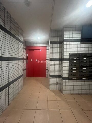 物件外観写真3　(ゆとりのあるロビーです)